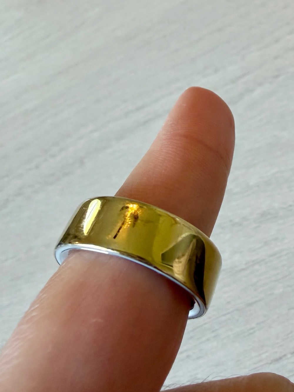 Oura Smart Ring 4 in Gold - Size 9 - Picture 3 of 9